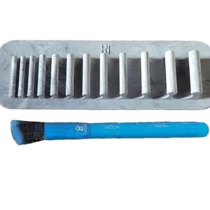 2pc Moda brush and brush organizer